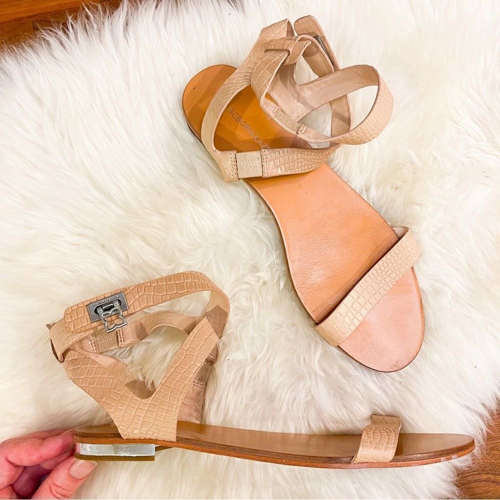 🍋 BCBG • Women’s Croc Embossed Flat Summer Sandals w/Ankle Strap in Blue Size 9